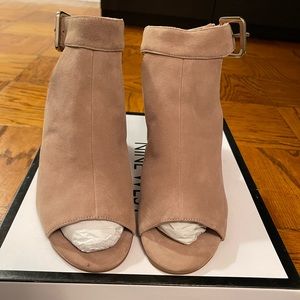 New Nine West Natural Suede Chunky Heels Size 9M